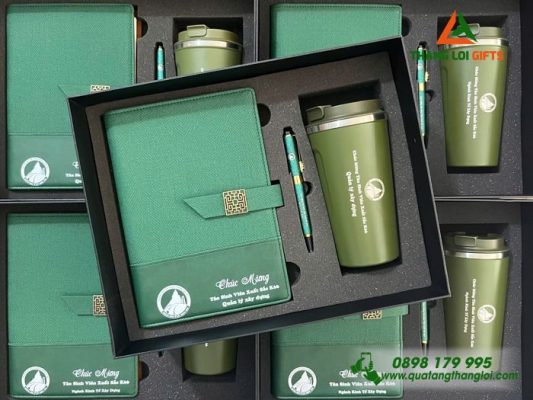 Giftset Bộ Quà Tặng (Sổ+ Ly+ Bút) Màu Xanh Lá - In Khắc Logo Trường Đại Học Giao Thông Vận Tải