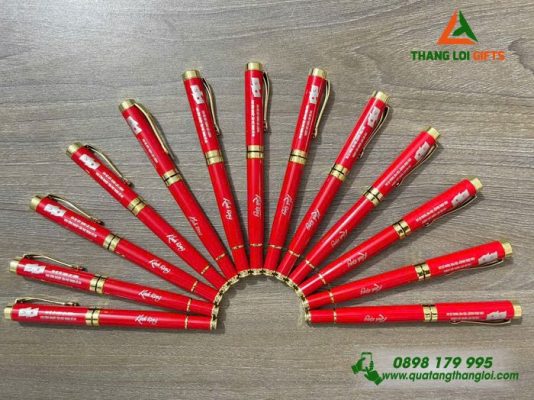 Bút Ký Kim Loại Màu Đỏ Khoen Vàng - Khắc Tên Khu Công Nghiệp Tân Phú Trung Củ Chi