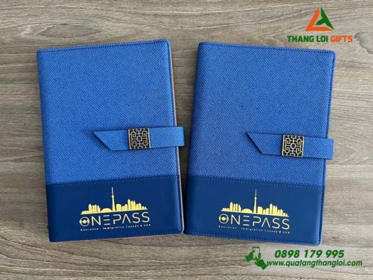 Sổ Tay Bìa Còng Màu Xanh - Ép Kim Vàng Logo Doanh Nghiệp ONEPASS