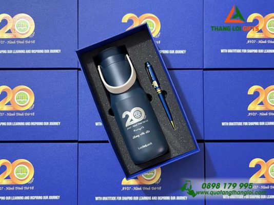 Bộ Quà Tặng (Bình Giữ Nhiệt Lock&Lock & Bút Ký) Màu Xanh - In Khắc Logo 20 Năm Trường Đại Học Nông Lâm TP.HCM