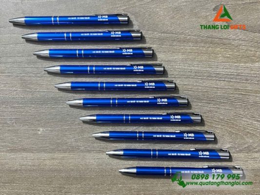 Bút Bi Kim Loại Bấm Màu Xanh - Khắc Logo Ngân Hàng MB Bank