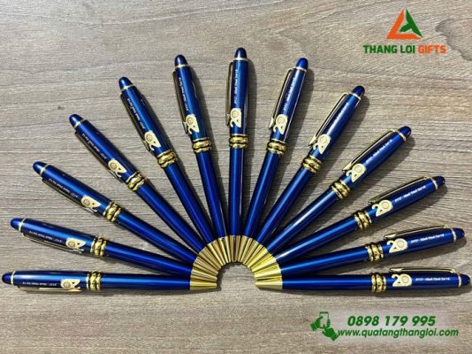 Bút Ký Kim Loại Xoay Màu Xanh Khoen Vàng - Khắc Logo 20 Năm Trường Đại Học Nông Lâm TP.HCM