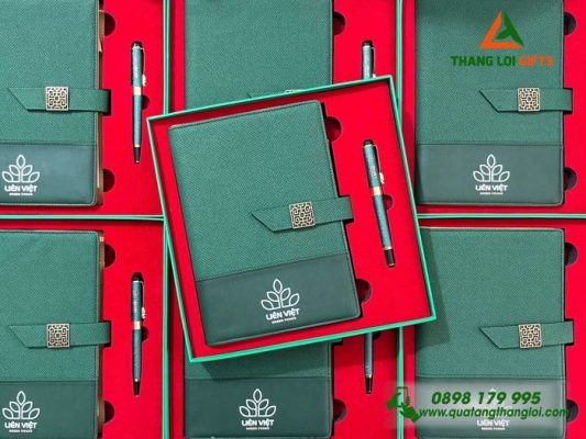 Bộ Quà Tặng (Sổ & Bút) Màu Xanh - In Khắc Logo Doanh Nghiệp Liên Việt Green Foods