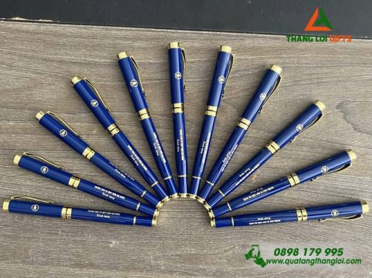 Bút Ký Kim Loại Màu Xanh Khoen Vàng - Khắc Logo Trường THCS & THPT Trần Đại Nghĩa