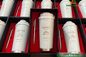 Combo Quà Tặng (Ly Giữ Nhiệt + Bút Ký) Màu Trắng Kem - In Khắc Logo Doanh Nghiệp Bình An