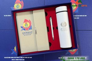 GST 75.2 - Bộ quà tặng (Sổ tay+ Bình+ Bút) Màu Trắng Kem_In Khắc Logo Đại Hội Đoàn