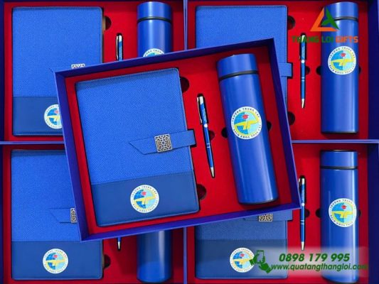 Bộ Quà Tặng (Sổ+ Bình+ Bút) Màu Xanh - In Khắc Logo Trường Trung Cấp Bách Khoa Toàn Cầu