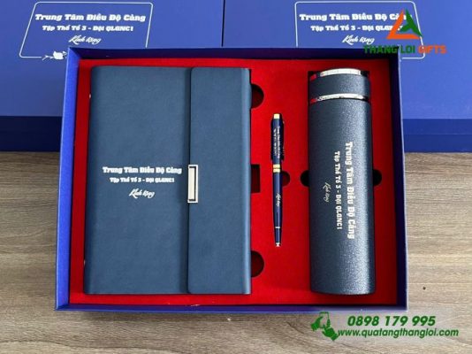 Bộ Quà Tăng (Sổ+ Bình+ Bút) Màu Xanh - In Khắc Tên Trung Tâm Điều Độ Cảng