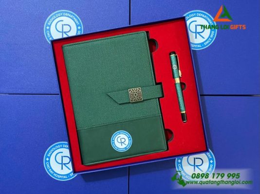 Set Quà Tặng (Sổ & Bút) Màu Xanh Lá - In Khắc Logo Bệnh Viện Chợ Rẫy
