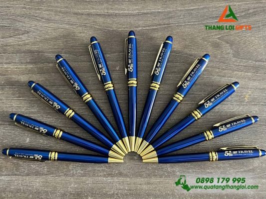 Bút Ký Kim Loại Xoay Màu Xanh Khoen Vàng - Khắc Logo 5 Năm Doanh Nghiệp SST TRAVEL