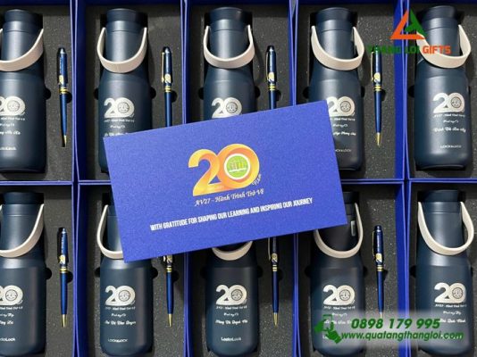 Bộ Quà Tặng (Bình Lock & Bút) Màu Xanh - In Khắc Logo 20 Năm Trường Đại Học Nông Lâm