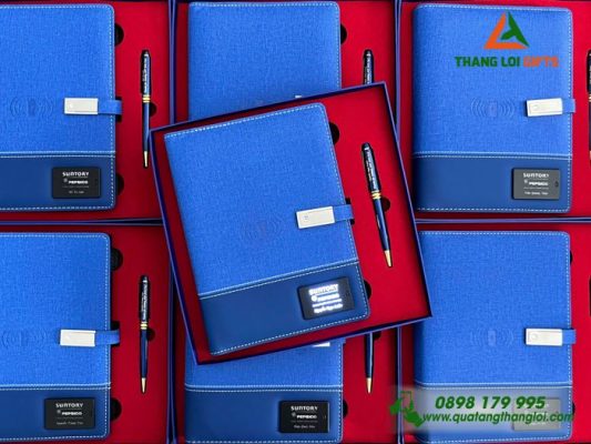 Combo Quà Tặng Cao Cấp (Sổ Đa Năng & Bút Ký) Màu Xanh - In Khắc Logo Doanh Nghiệp Suntory Pepsico