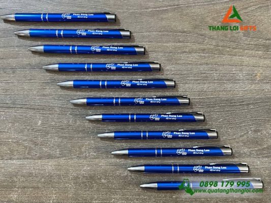 Bút Bi Kim Loại Bấm Màu Xanh - Khắc Logo Lớp 12C1 Trường THPT Phan Đăng Lưu