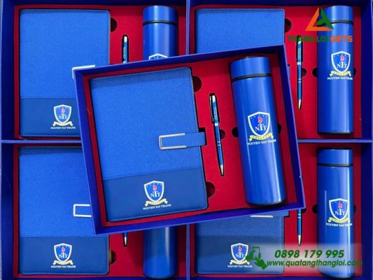 Set Quà Tặng (Sổ+ Bình+ Bút) Màu Xanh - In Khắc Logo Trường Trung Cấp Nguyễn Tất Thành