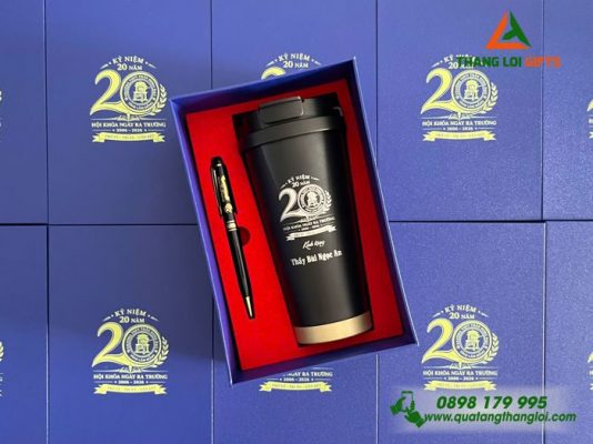 Combo Quà Tặng (Ly & Bút) Màu Đen - In Khắc Logo 20 Năm Trường THPT Trần Hưng Đạo