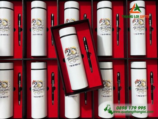 Bộ Quà Tặng (Bình & Bút) In Khắc Logo 20 Năm Cuộc Hẹn Với Thanh Xuân Trường THPT Nguyễn Hữu Huân