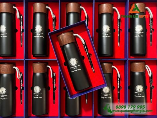 Bộ Quà Tặng (Bình & Bút) Màu Đen In Khắc Logo HMCM Trường Đại Học Sư Phạm Tp.HCM