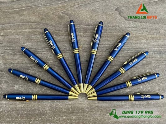 Bút Ký Xoay Màu Xanh Khoen Vàng Cao Cấp Khắc Logo Ngân Hàng MB Làm Quà Tặng