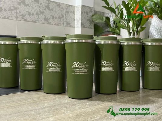 Ly Giữ Nhiệt 510ml Màu Xanh Rêu In Khắc Logo 20 Năm Ngày Trở Lại Trường THPT Dân Lập Lê Thánh Tông