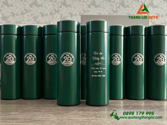Bình Giữ Nhiệt 500ml Màu Xanh Lá Khắc Logo 20 Năm Trở Về Trường THPT Nguyễn Viết Xuân